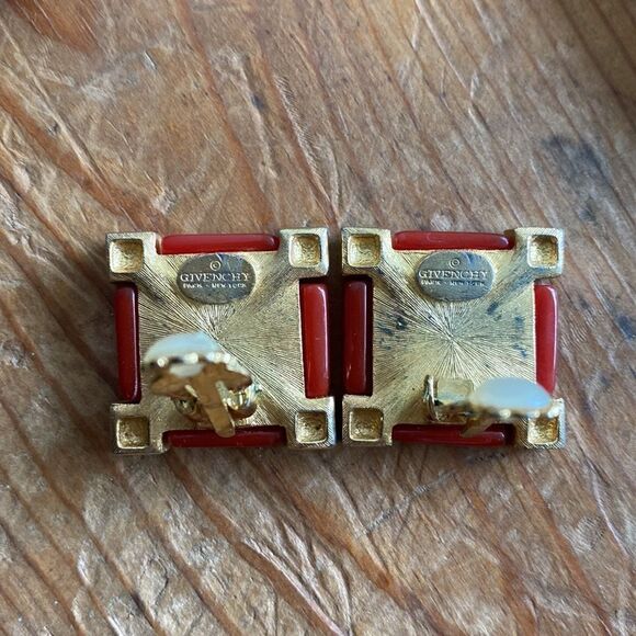 💛 Vintage Designer Givenchy Red Carnelian Gold Plated Clip On Earrings - Picture 5 of 8